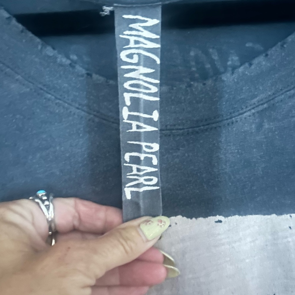 Black Magnolia Pearl Graphic bat wing sleeved - Picture 4 of 4